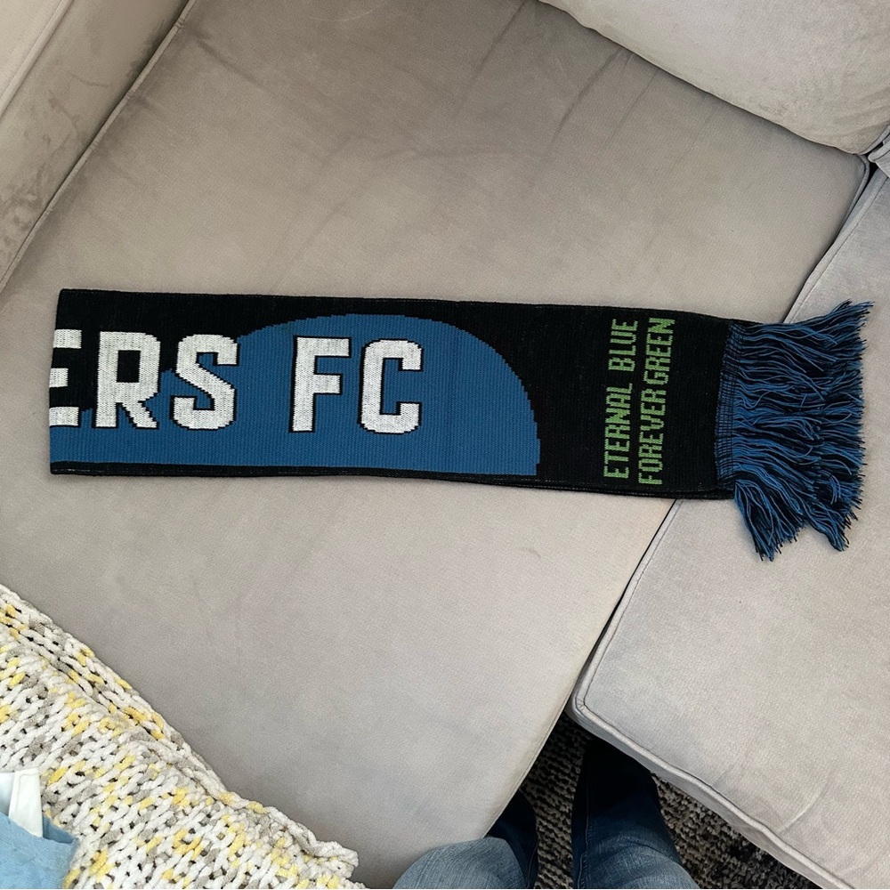 2 Seattle Sounders Season Ticket Holder Scarves! - Picture 3 of 10